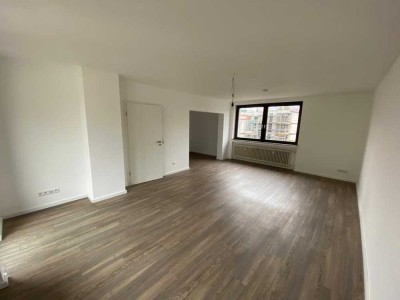 *Seltene Gelegenheit* 1,5-Zimmer, Balkon, Küche, Bad, Flur, Abstellraum