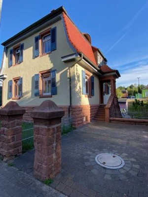 Liebevoll totalsanierte 7-Zimmer Villa mit geschmackvoller Ausstattung und EBK in Hochspeyer