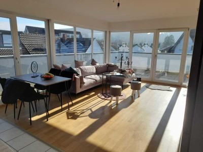 Freundliche 1-Zimmer-Penthouse-Wohnung mit geh. Innenausstattung mit Balkon