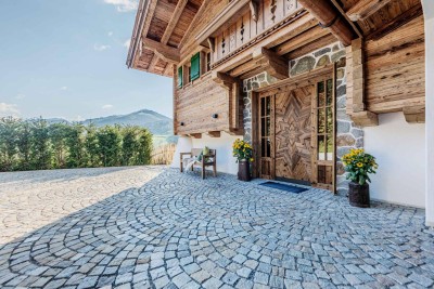 Traumhaftes Neubau-Chalet auf der Sonnenseite mit Infinity-Pool