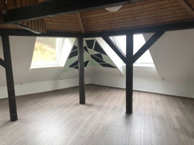 Dachgeschosswohnung 44 m² – helle, ruhig geschnittene Altbau-Charmewohnung