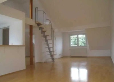 Helle 3,5-Zimmer Dachgeschosswohnung in Sterkrade-Mitte