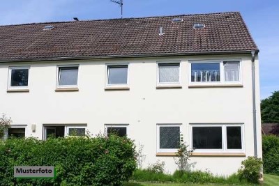 Vierfamilienhaus mit 5 Stellplätzen