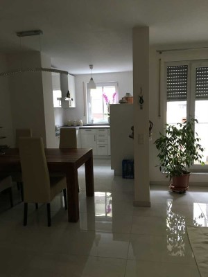 Helle 3,5-Zimmer Maisonette-Wohnung mit Balkon in Nürnberg-Uhlandstraße
