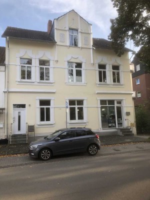 Helle Erdgeschosswohnung mit Balkon in alter Villa Bad Oeynhausen