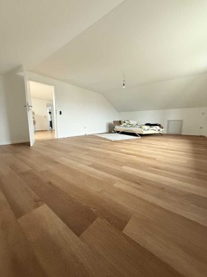 Frisch renovierte, lichtdurchflutete 3-Zimmer-Wohnung