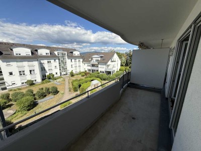 helle 3 Zimmer Wohnung mit 2 Balkonen ,Tiefgaragen-Stellplatz und neuer EBK zu vermieten