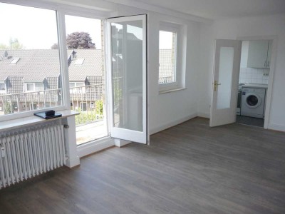 Uetersen, Kr.Pinneberg, schöne große 1-Zi-Whg m. Schlafnische, gr. Balkon, Ebk, Wannenbad, Laminat