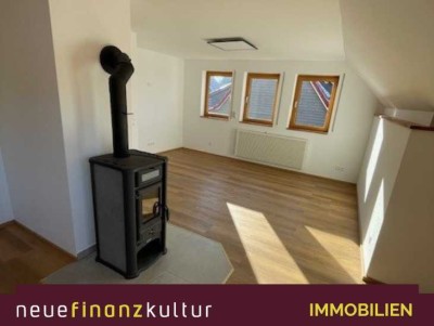 Geräumige 4-Zimmer-Wohnung mit Büro, Balkon und Dachgeschossraum