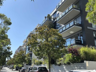 WESTHAFEN AUF DER MOLE: 3 Zi.- Whg. 2 BALK., EBK, TL-Bad, G-WC, Doppelp. u. Bootsanlegepl.