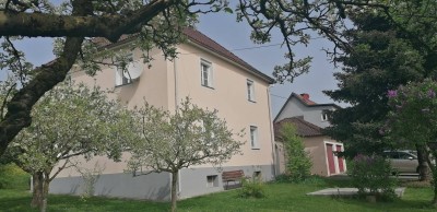 2 Wohnungen in schönem renovierten Wohnhaus am Land