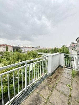 Charmante Dachgeschoss-Wohnung direkt an der Spittelauer Lände