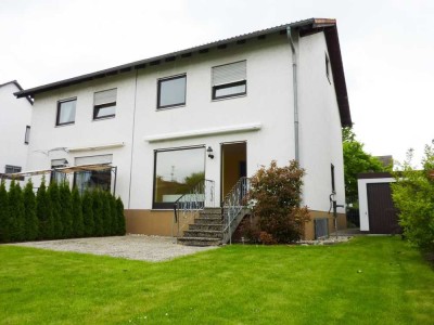 VIEL PLATZ FÜR DIE FAMILIE! Doppelhaushälfte mit Garten, Terrasse und Garage