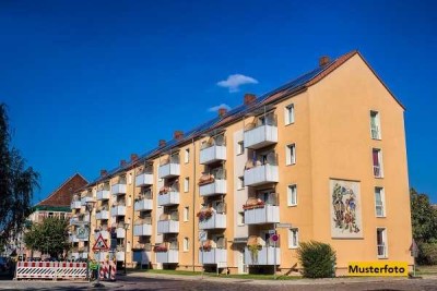 Freistehendes Mühlen-/Wohngebäude mit Balkon
