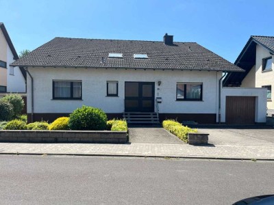 Geschmackvolles Einfamilienhaus mit barrierefreier ELW und tollem Gartengrundstück