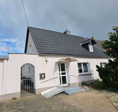 ** ATTRAKTIVES JUNI ANGEBOT ** DOPPELHAUSHÄLFTE MIT GARAGE IN BEVORZUGTER WOHNLAGE