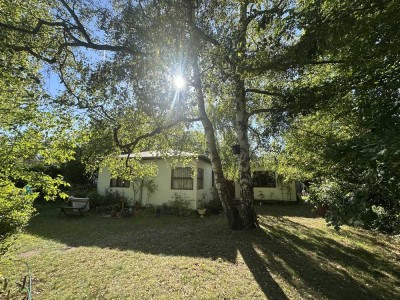 Stark renovierungsbedürftiges Einfamilienhaus auf großem Grundstück mit eigener Sternwarte!