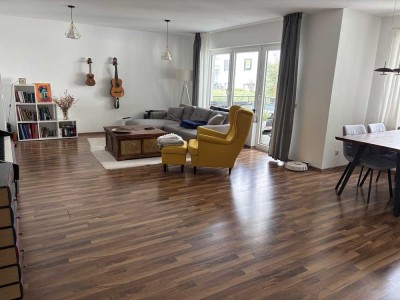 Wunderschöne und selten großzügige 3,5 Zimmer Wohnung mit Südwestbalkon in Böblingen