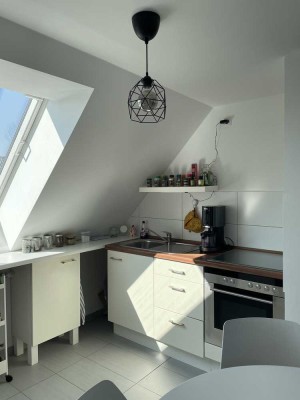 Lichtdurchflutete, moderne Dachgeschosswohnung in Brühl