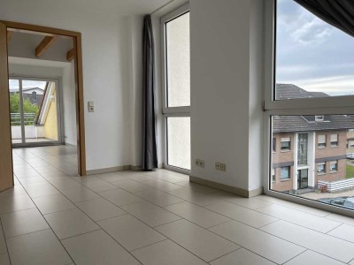 Exklusive, modernisierte 2,5-Raum-DG-Wohnung mit gehobener Innenausstattung mit Balkon in Detmold