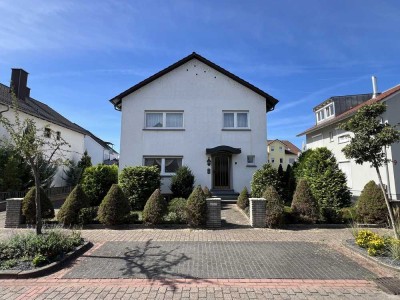Freistehendes und renovierungsbedürftiges EFH mit Garten und Garage in toller Lage von Forst