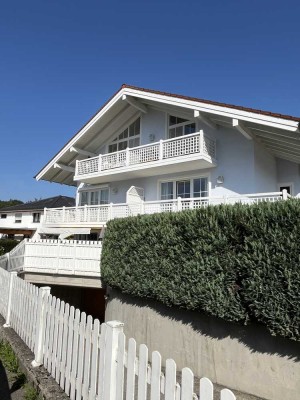 Stilvolle & gepflegte 3-Zimmer-DG-Whg. mit Bergblick inkl. EBK und TG-Stellplatz *Provisionsfrei*