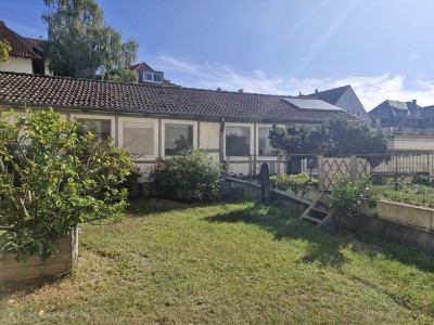 City-Oase in Hannover-List: modernisierte 2-Zimmer-Whg im Hinterhof mit Terrasse & eigenem Garten