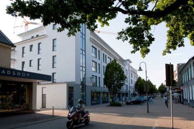 Moderne helle neuwertige 3-Zimmer Wohnung in zentraler Citylage  *SENIORENGERECHT* Aufzug KFZ-Stpl.