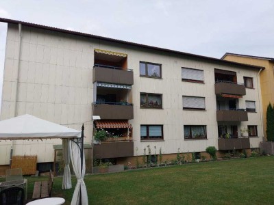 Große, helle Wohnung mit Balkon, Garage u. Stellplatz in guter Lage