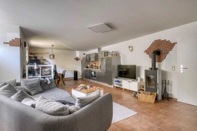 2-Zi-Wohnung im Grünen, Kaminofen, Einbauküche, separater Zugang, ideal für Single oder 2 Personen