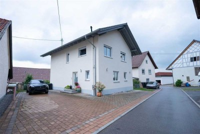 Modernes Einfamilienhaus mit PV-Anlage, Garten und viel Platz in ruhiger Lage von Steinhausen