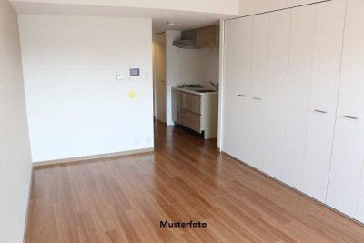 3-Zimmer-Wohnung mit geschützter Loggia &amp; eigenem Pkw-Stellplatz