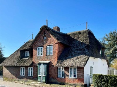 Denkmal-Einzelhaus mit Umbaugenehmigung zum Selbstausbau in Keitum auf Sylt