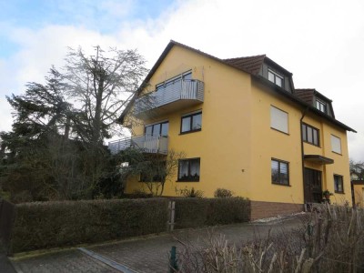 Schöne 4-Zimmer-DG-Wohnung mit Balkon und EBK in Schnelldorf