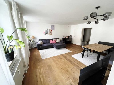Charmante 2-Zi.-Altbauwohnung mit Einbauküche, Terrasse (EG) & Stellplatz  im Herzen von Friedberg