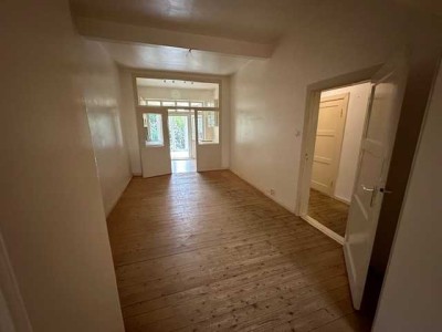 Altbauwohnung über zwei Ebenen, Wintergarten, Garten, Dielen
