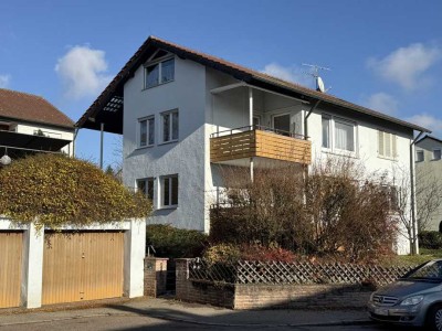 Schönes 2-Familienhaus mit Potential in ruhiger, naturnaher Lage mit Garten und 2 Garagen