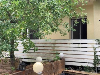 Ideal für Gartenfreunde ...
Modernisierte Wohnung mit großem Garten und Garage
