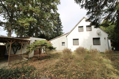 Sanierungsbedürftiges Einfamilienhaus mit Garten und Garage in Eldingen-Luttern