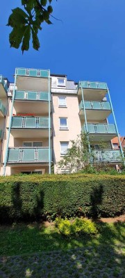 Herrliche 2 Raum-Wohnung mit Balkon + TG-Stellplatz, Aufzug und Blick ins Grüne