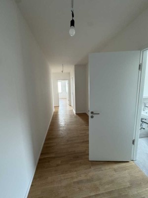 4 Zimmer Wohnung + EBK + TG + Wasserblick
