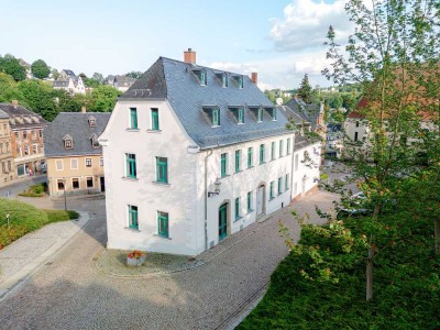 Historisches Ambiente, moderner Komfort! Familien(t)raum im Altbau mit Balkon und 2 Bäd...