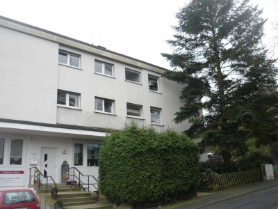 Schöne Wohnung im Souterrain mit Terrasse