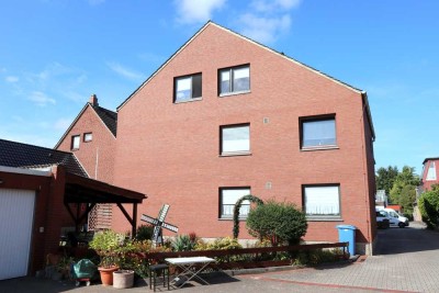 Helle 3-Zimmer-Wohnung mit Einbauküche, Loggia und Garage im gepflegten 3-Parteien-Haus!