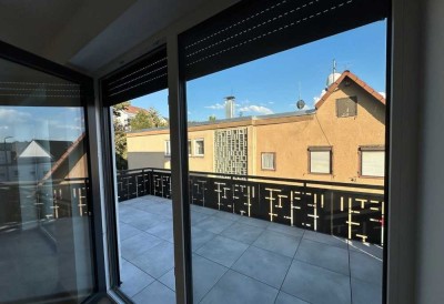 Neuwertige 4,5-Raum-Terrassenwohnung mit Balkon und Einbauküche in Leonberg