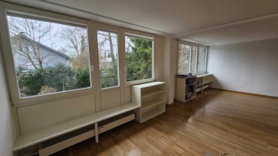 Großzügige helle  3-Zimmer-Wohnung mit großem Balkon und Einbauküche in Neubiberg