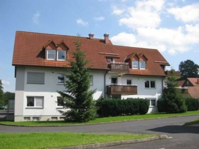 frisch sanierte 3-Raum-Dachgeschosswohnung mit Balkon und Stellplatz in Wutha