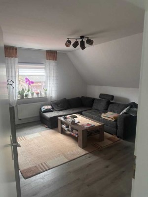 Renovierte 76 m² große Dachgeschosswohnung mit Einbauküche