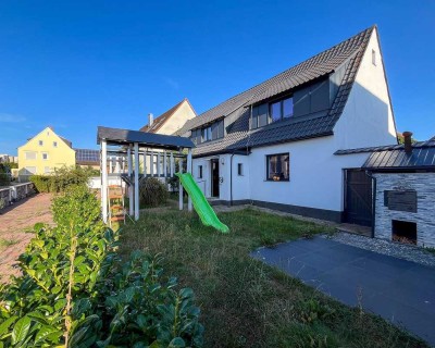 Überwiegend saniertes Doppelhaus in ruhiger Lage!