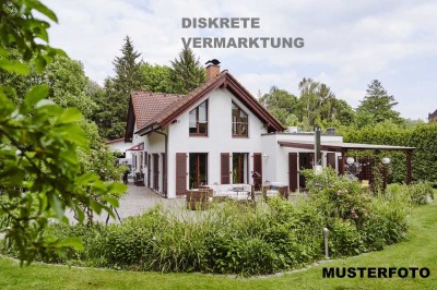 Saniertes, freistehendes Einfamilienhaus mit Garage in ruhiger Wohnlage von Waldkraiburg West!